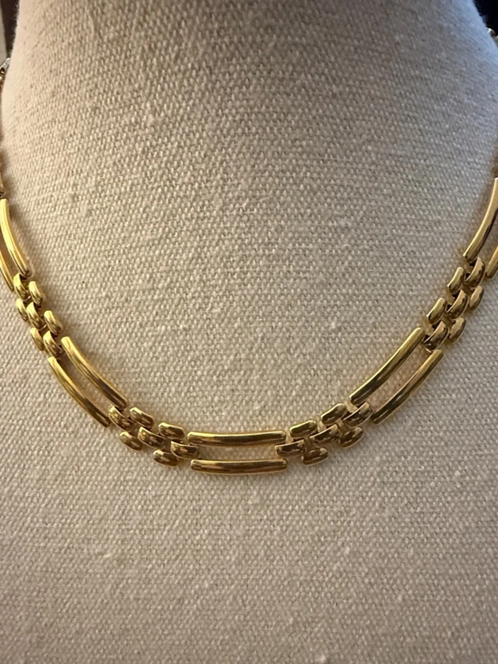Napier Vintage Gold Tone Chocker with Rectangular Open Links & 5 Textured Links